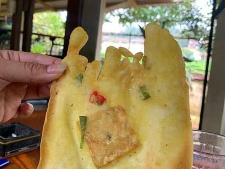 Zonk! 10 Bentuk Gorengan Tak Sesuai Ekspektasi Ini Bikin Elus Dada