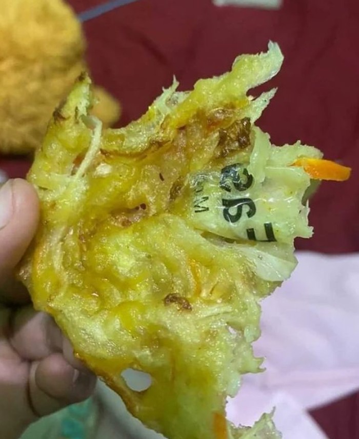 Zonk! 10 Bentuk Gorengan Tak Sesuai Ekspektasi Ini Bikin Elus Dada