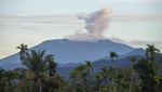 Gunung Marapi Semburkan Abu Vulkanik