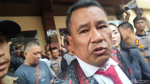 Hotman Paris, pengacara Venna Melinda kasus KDRT di Polda Jatim