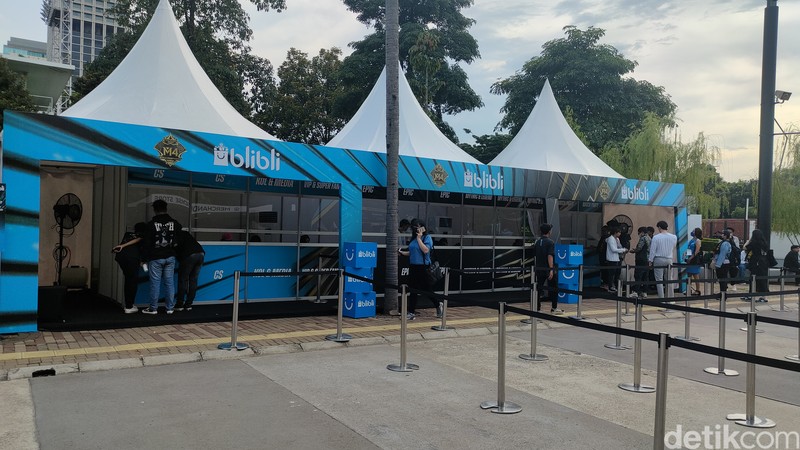 M4 Mobile Legends telah memasuki knockout stage. Lokasi pertandingan berlangsung di Tennis Indoor Senayan. Yuk intip kemeriahan & keseruan yang diciptakannya.