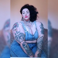 Meski merasa lebih kuat dan sehat, tak dipungkiri bahwa bentuk tubuhnya mengundang komentar negatif. Kamu disebut gemuk, jelek, bodoh, transeksual, wanita feminin, dituduh pakai synthol, apapun tapi tidak menghentikanku, ini adalah tubuh kekar sintal yang natural dan aku melakukannya dengan caraku yang unik, kata Jackie. Foto: Instagram Jackie Koorn