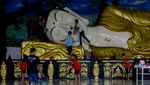 Jelang Imlek, Patung Buddha Tidur di Vihara Bogor Dibersihkan