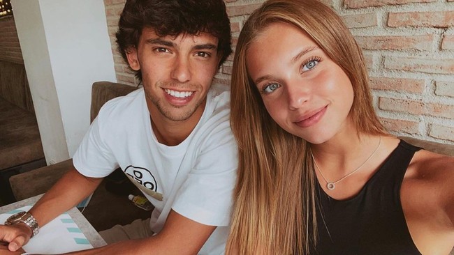 Magui Corceiro dikenal sebagai pacar pesepak bola yang baru pindah ke Chelsea, Joao Felix. Tapi artis cantik asal Portugal itu dikabarkan dengan juga pemain bola lain yakni Pedro Porro. Foto: Instagram Joao Felix