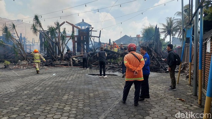 Kebakaran Ampera Bandung.