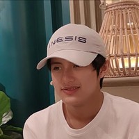 Beberapa netizen juga menyebut jika Ken sangat mirip dengan sang ibu, Della Puspita. Plek ketiplek banget sama mamake, komentar salah seorang netizen. Foto: Instagram/@dellapuspita00