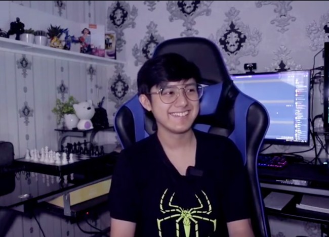 Aktris sinetron sekaligus presenter Della Puspita sempat menikah dengan pria bernama Jocky Fernando pada 6 Agustus 2004. Sayangnya pernikahan tersebut berakhir perceraian. Namun dari pernikahannya itu Della telah dikaruniai 2 orang anak, salah satunya bernama Don Aubrey Ken Daisuke. Foto: Instagram/@dellapuspita00