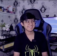 Aktris sinetron sekaligus presenter Della Puspita sempat menikah dengan pria bernama Jocky Fernando pada 6 Agustus 2004. Sayangnya pernikahan tersebut berakhir perceraian. Namun dari pernikahannya itu Della telah dikaruniai 2 orang anak, salah satunya bernama Don Aubrey Ken Daisuke. Foto: Instagram/@dellapuspita00