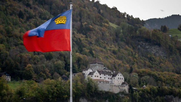 Liechtenstein, sebuah negara mungil yang berlokasi di tengah kawasan Eropa. Negara ini ditinggali banyak jutawan dan menjadi negara teraman di dunia.