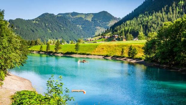 Liechtenstein, sebuah negara mungil yang berlokasi di tengah kawasan Eropa. Negara ini ditinggali banyak jutawan dan menjadi negara teraman di dunia.