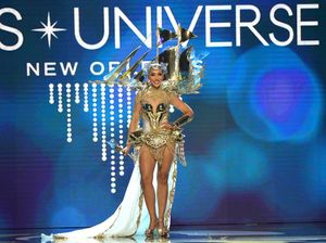 Penampilan Cetar Laksmi, Kenakan Kostum 8 Kg di Ajang Miss Universe