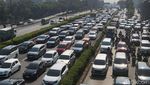 Potret Macet Parah dari Cawang hingga Kuningan Gegara Truk Kecelakaan