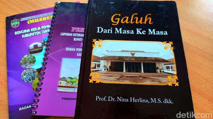 Literatur buku Galuh dari masa ke masa