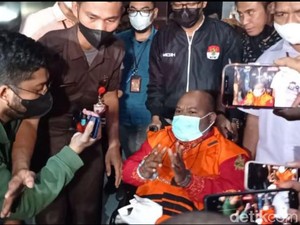 Istri Lukas Enembe Dicegah ke LN, Pengacara: Kenapa Baru Diumumkan?