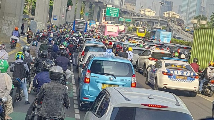Macet di Gatsu pagi tadi.