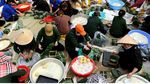 Melihat Pembuatan Banh Chung, Kue Tradisional Vietnam Saat Imlek