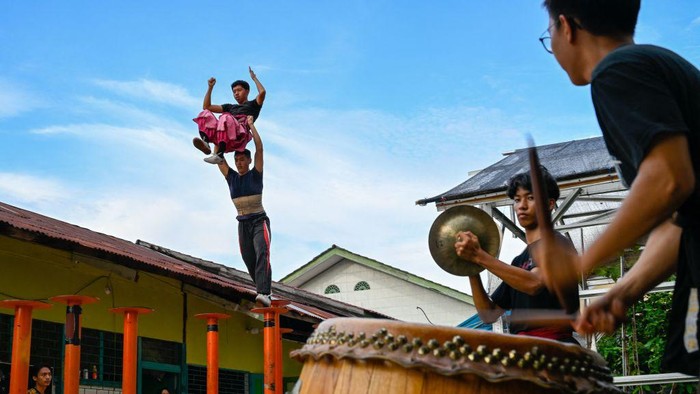 Performers practice the Lion Dance ahead of celebrations for the Lunar New Year of the Rabbit in Banda Aceh on January 7, 2023. (Photo by CHAIDEER MAHYUDDIN / AGENCE FRANCE-PRESSE / AFP) (Photo by CHAIDEER MAHYUDDIN/AGENCE FRANCE-PRESSE/AFP via Getty Images)