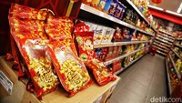 Saat ini terdapat beberapa pecinan ataupun chinatown yang tersebar di berbagai daerah di Indonesia. Ini membuat banyak masyarakat dapat merasakan keramaian dari perayaan hari raya ini.