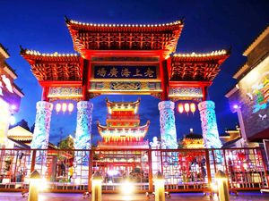 Menikmati Suasana Malam Old Shanghai Sedayu City Jelang Imlek