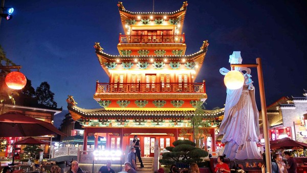 Old Shanghai mulai dibuka untuk pengunjung pada Jumat, 27 Mei 2022.