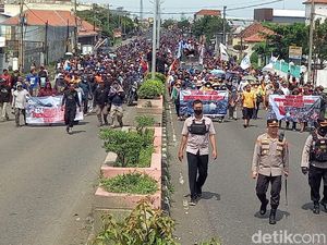 Nelayan Tegal Demo-Sempat Macetkan Jalur Pantura, Tuntut PNPB Turun