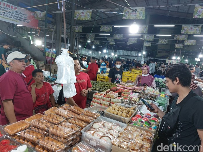 Geliat Bisnis Di Pasar Kue Subuh Yang Mau Dipindah Mulai 10 Februari