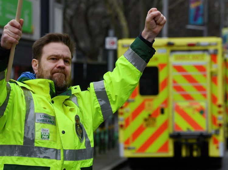 Protes soal Gaji, Pekerja Ambulans Inggris Mogok Lagi