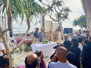 Groginya Penghulu Mendoyo Kala Nikahkan Venna Melinda dan Ferry Irawan