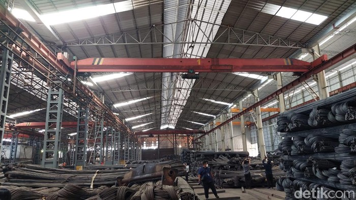 Mendag Zulkifli Hasan menyidak baja tulangan beton tidak sesuai Standar Nasional Indonesia (SNI) sebanyak 2.302 ton. Baja tulang beton itu bakal dimusnahkan atau dilebur, Kamis (12/1/2023).