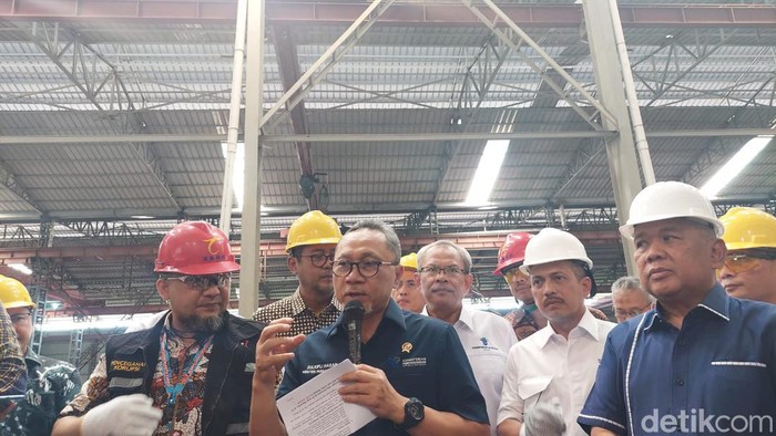 Penampakan Besi Beton Rp 32 M Tak Ber-SNI yang Akan Dimusnahkan Mendag Zulkifli Hasan menyidak baja tulangan beton tidak sesuai Standar Nasional Indonesia (SNI) sebanyak 2.302 ton. Baja tulang beton itu bakal dimusnahkan atau dilebur, Kamis (12/1/2023).