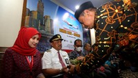 Lion Air mengoperasikan pesawat Boeing 737 yang modern dengan fitur 215 kursi kelas ekonomi mempunyai tata letak kursi 3-3 lorong tunggal yang berlapis kulit dan lega, sehingga setiap jamaah dapat merasakan terbang nyaman hingga ke tujuan.