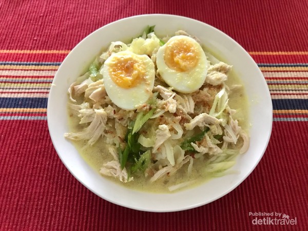 Soto ayam menjadi salah satu makanan favorit di musim dingin