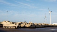 Pengerahan ribuan kendaraan militer AS ini dalam rangka mengantisipasi serangan selama invasi Rusia ke Ukraina yang masih berlanjut sampai saat ini. NATO telah memperkuat kelompok tempurnya dari Laut Baltik di utara hingga Laut Hitam di selatan.