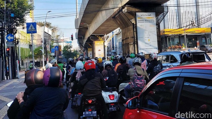 Pemerintah berencana menerapkan electronic road pricing (ERP) pada tahun 2023. Rencananya, pengendara bermotor akan dikenakan tarif Rp 5.000 hingga Rp 19.000.