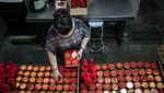 UMKM di Solo Produksi 1.200 Kue Keranjang Per Hari