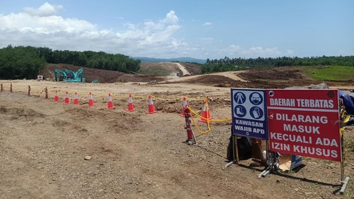 Kondisi pembangunan jalan Tol Gilimanuk-Mengwi di Desa Pekutatan, Kecamatan Pekutatan, Kabupaten Jembrana, Kamis (12/1/2023).