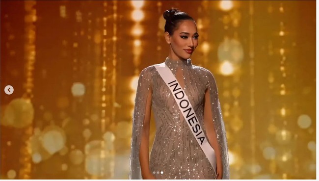 Setelah sesi penjurian baju renang, Laksmi naik ke atas panggung untuk kompetisi gaun malam. Wanita 26 tahun itu tampil memesona dengan gaun malam yang dinamai The Waterfall. Gaun malam yang dikenakan Laksmi di Miss Universe 2022 ini merupakan karya MaisonMet dari Metty Choa. (Foto: Istock)