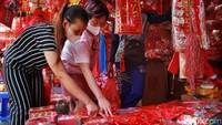 Di tahun kelinci ini, para pedagang sangat semringah. Karena penjualan tahun ini lebih ramai dibandingkan dengan dua tahun sebelumnya imbas pandemi COVID-19