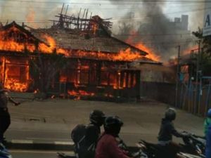 Rumah Makan Ampera di Soekarno-Hatta Bandung Kebakaran!