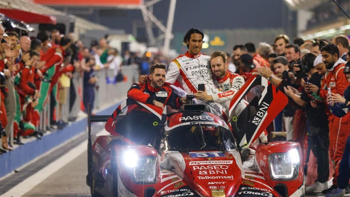 BAHRAIN, BAHRAIN - NOVEMBER 13: #31 WRT - LMP2 Oreca 07 - Gibson. René Rast of Germany, Sean Gelael of Indonesia and Robin Frijns of Netherlands during the 8 Hours of Bahrain at Bahrain International Circuit on November 13, 2022 in Bahrain, Bahrain. (Photo by Philippe Nanchino/Eurasia Sport Images/Getty Images)