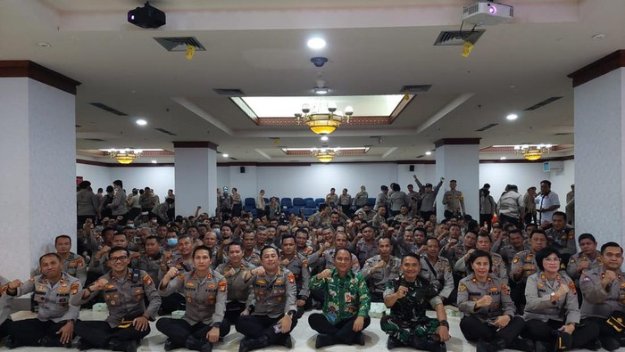 Sebanyak 580 personel dari Polres Metro Jakarta Selatan ditugaskan untuk menjadi polisi RW.