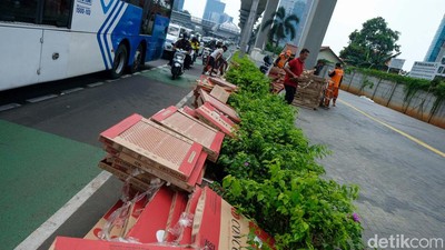 Sempat Bikin Macet, Truk Muatan Keramik di Jalan Gatsu Dievakuasi