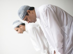 Tata Cara Sholat Lailatul Qadar 4 Rakaat dan Bacaan Niatnya