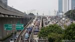 Potret Kemacetan di Tol Dalam Kota dan Jalan MT Haryono Siang Ini