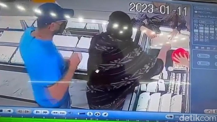 Tangkapan layar aksi pencurian emas di Kuningan