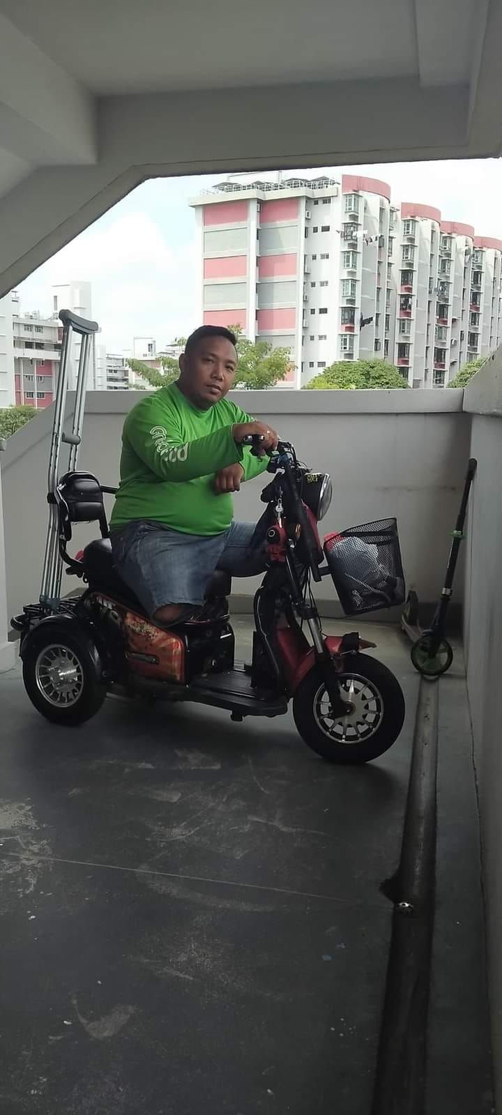 Tega! Pelanggan Paksa Ojol Disabilitas Antar Makanan ke Lantai 2