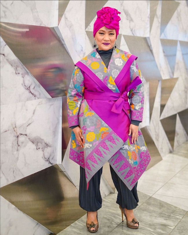 “Lain dulu lain sekarang, bisul na hulu bucat na tarang. 2018 adalah berat badan terberat aku 105 kg, 2022 alias hari ini berat badan aku nyampe di angka 68 kg, tulisnya pada salah satu unggahan di Instagram. Foto: Instagram/@tikeprie