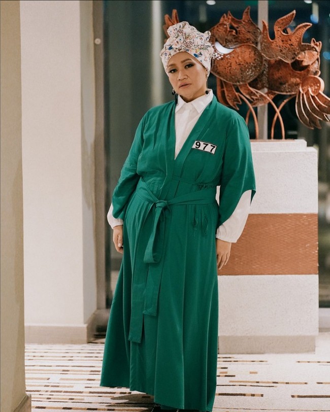 Lingkar perutnya juga menyusut, dari 103 cm menjadi 93. Foto: Instagram/@tikeprie