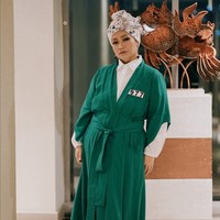 Lingkar perutnya juga menyusut, dari 103 cm menjadi 93. Foto: Instagram/@tikeprie