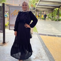 “Hampir sepanjang usia aku selalu obesitas ( sekarang pun masih sih ) tapi gak pernah nyangka aja bahwa Si yang gak pernah nolak diajak makan, si lapar Mata, si males olah raga Ini bisa koq hidupnya lebih sehat, gak ada kata gak bisa yang ada itu mau atau tidak mau. Semangat para pejuang sehat, kalau aku bisa, kamu juga pasti bisa!!!!!!” pesan Tike. Foto: Instagram/@tikeprie